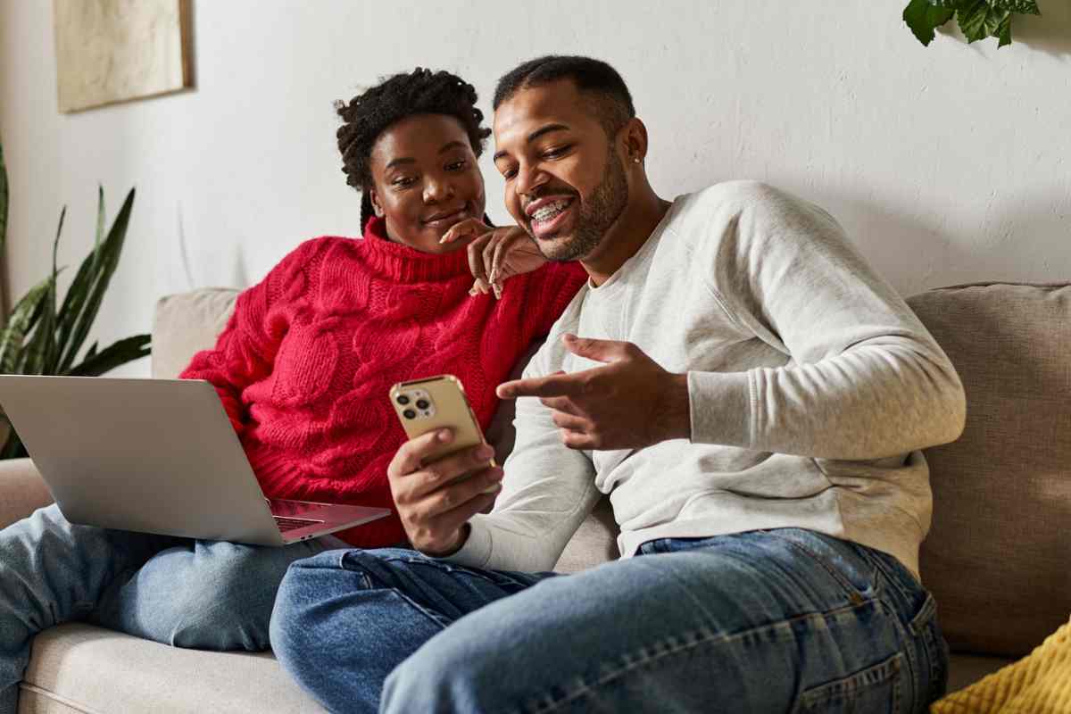 couple pointing to phone
