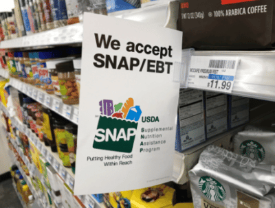 Un panneau dans l'épicerie du programme SNAP/EBT