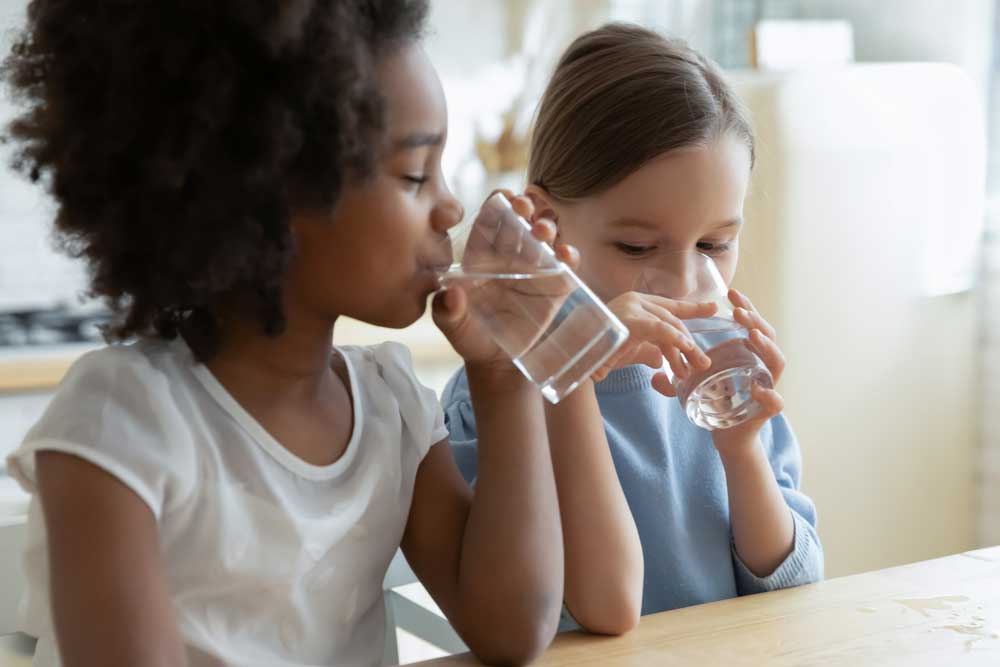 children-drinking-water