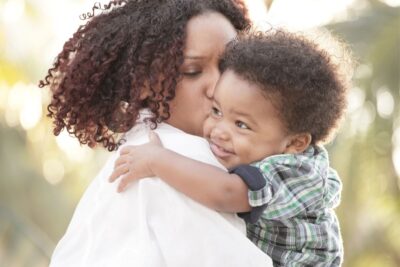Mama ti o nifẹ si ọmọ