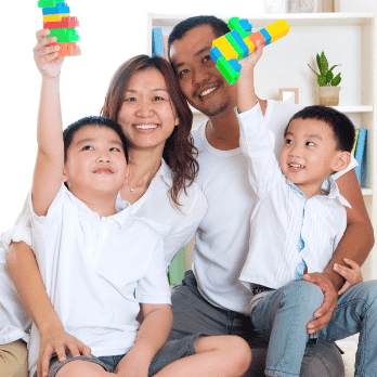 A family with 2 children smiling