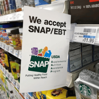 علامت SNAP EBT A sign in the grocery store of the SNAP/EBT program