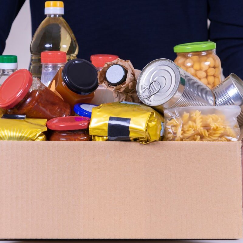 boîte de nourriture provenant de la distribution du garde-manger